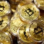 ¡Oro y Bitcoin (BTC) se disparan mientras dólar y yen caen por política!