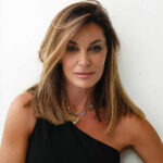 ¡Transforma tu figura! El sencillo ejercicio con el que combate las ‘alas de murciélago’ y que puedes hacer en casa.