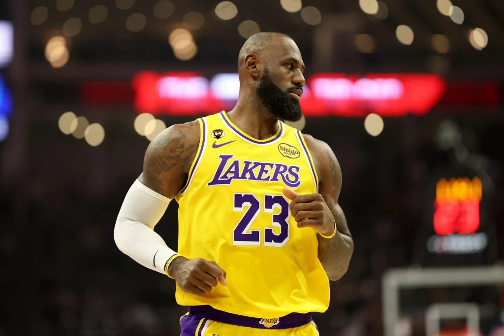 Live Updates: LeBron’s Lakers Clash with Mitchell’s Cavs – Don’t Miss It!